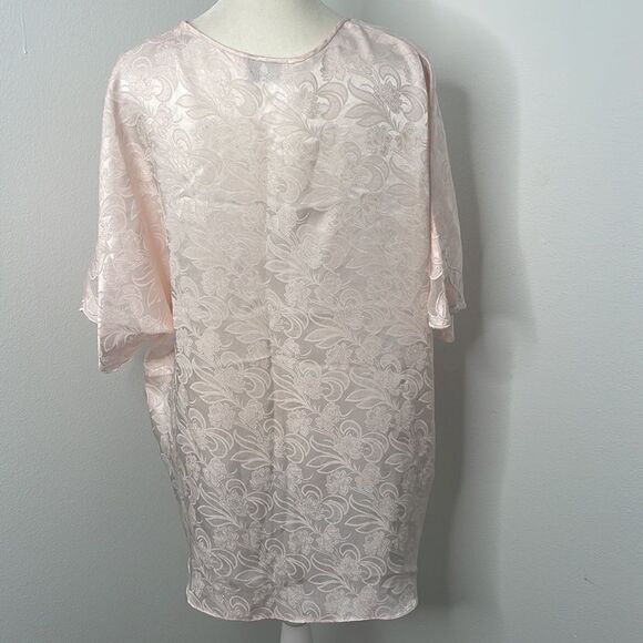 Natori lingerie cover up. Lightweight and silky soft. One size. See measurements - Picture 3 of 4